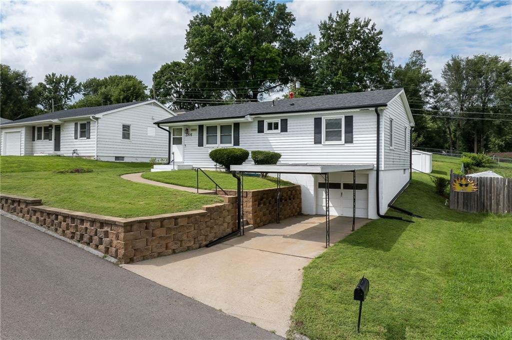 2nd image of 2705 Cedar St, Saint Joseph, MO 64503 | MLS# 2635076