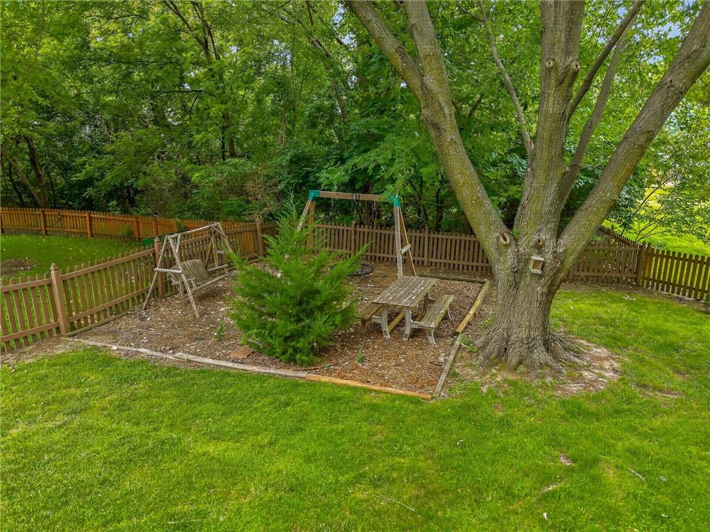 4th image of 7508 N Palmer Ave, Kansas City, MO 64158 | MLS# 2635087