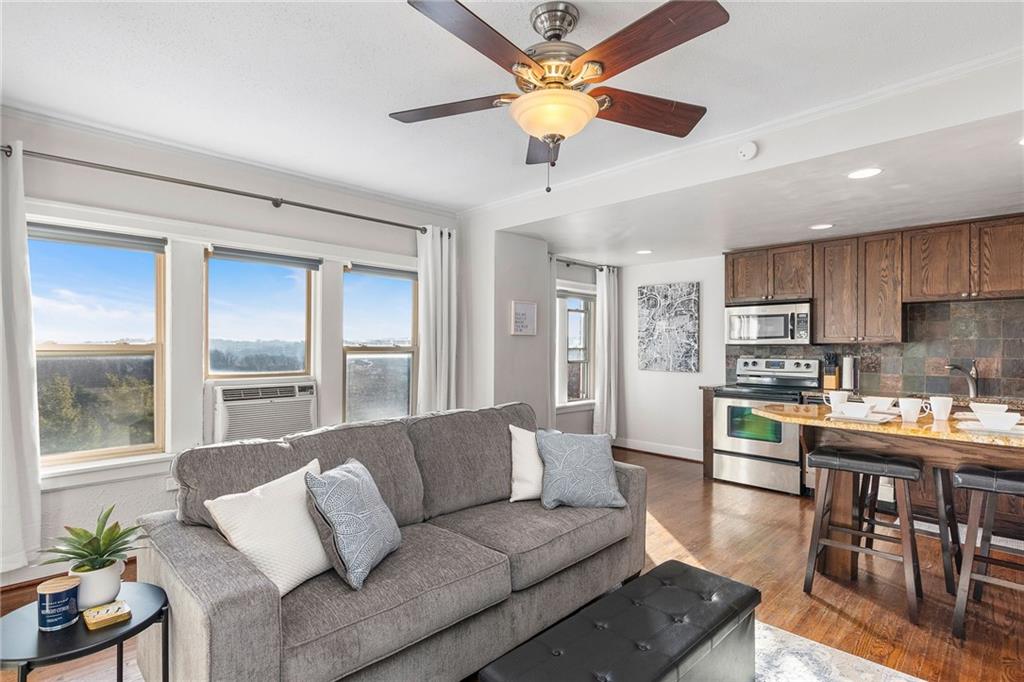 3rd image of 323 Emanuel Cleaver Ii Blvd #8C, Kansas City, MO 64112 | MLS# 2635099