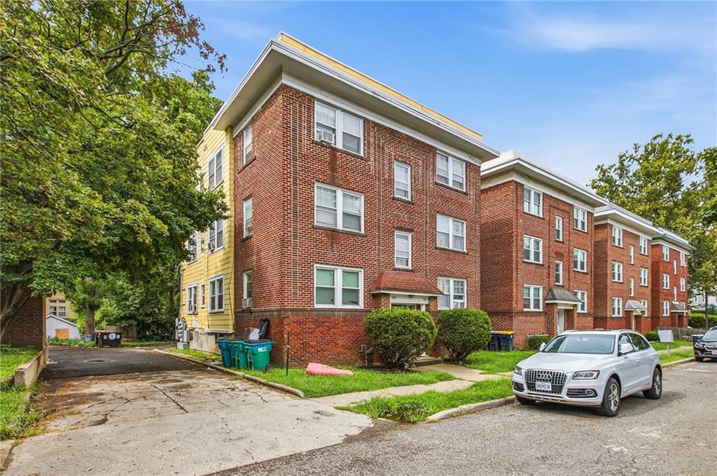 2nd image of 1109 W 40th St, Kansas City, MO 64111 | MLS# 2635119