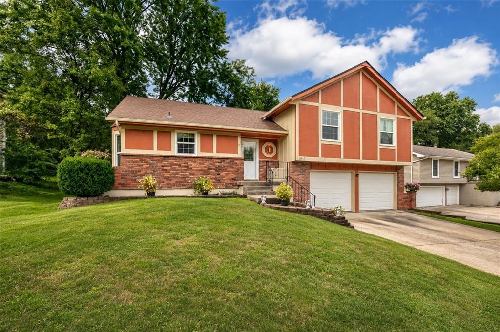 1st image of 11917 W 49th Ter, Shawnee, KS 66216 | MLS# 2635120