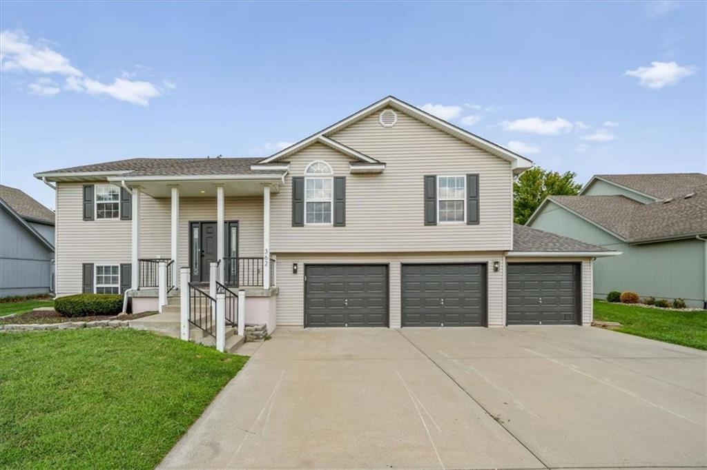 1st image of 362 Sw Chatham Pl, Lees Summit, MO 64082 | MLS# 2635128