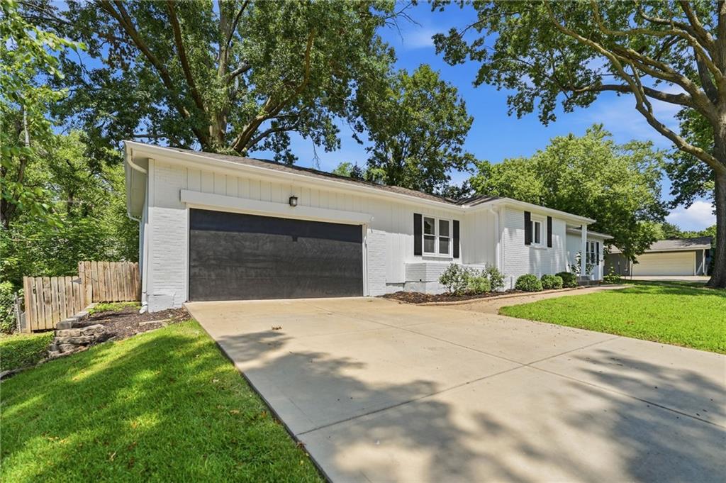 2nd image of 3706 W 96th St, Leawood, KS 66206 | MLS# 2635152