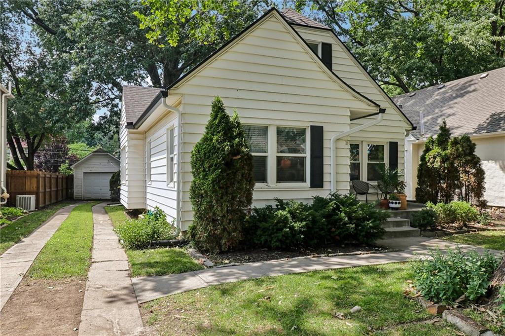 2nd image of 7524 Grand Ave, Kansas City, MO 64114 | MLS# 2635168