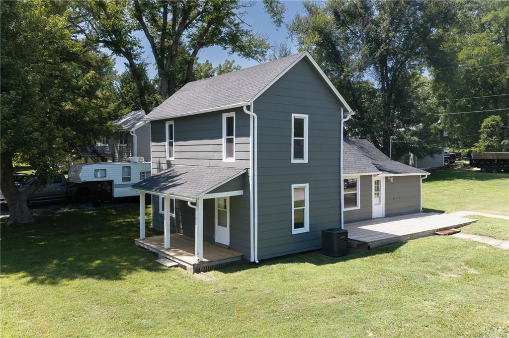 1st image of 529 E 6th St, Tonganoxie, KS 66086 | MLS# 2635169