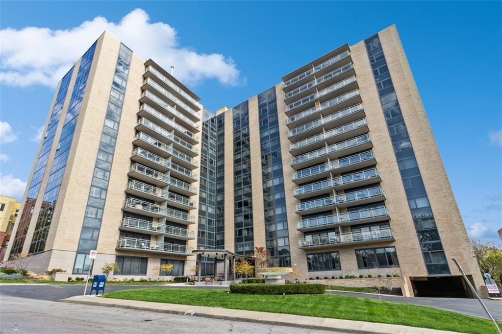 3rd image of 4545 Wornall Rd #310, Kansas City, MO 64111 | MLS# 2635184