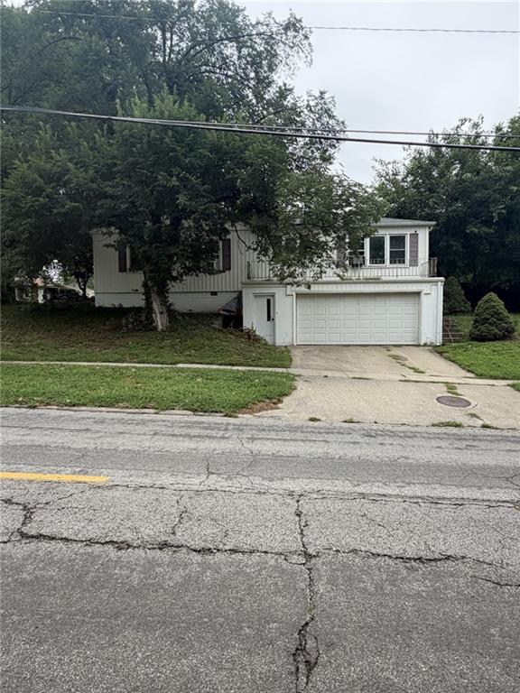 3rd image of 2701 Southeast Trl, Saint Joseph, MO 64506 | MLS# 2635188