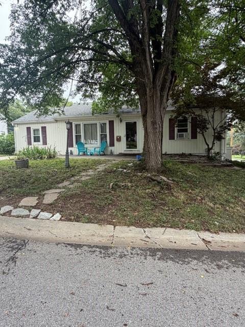 1st image of 2701 Southeast Trl, Saint Joseph, MO 64506 | MLS# 2635188