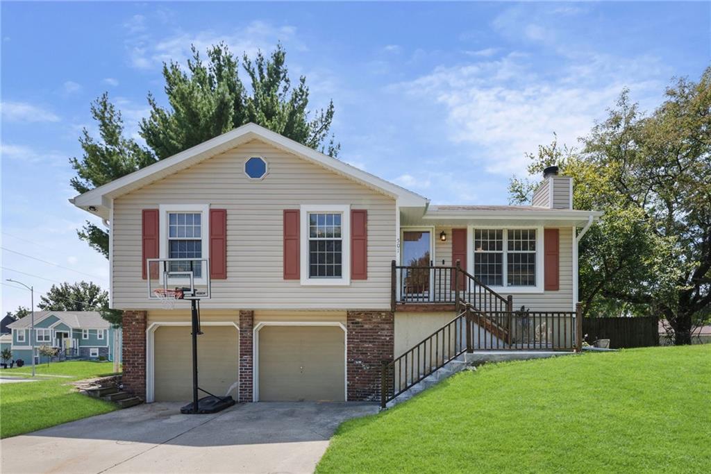 1st image of 501 Sharon Dr, Liberty, MO 64068 | MLS# 2635199