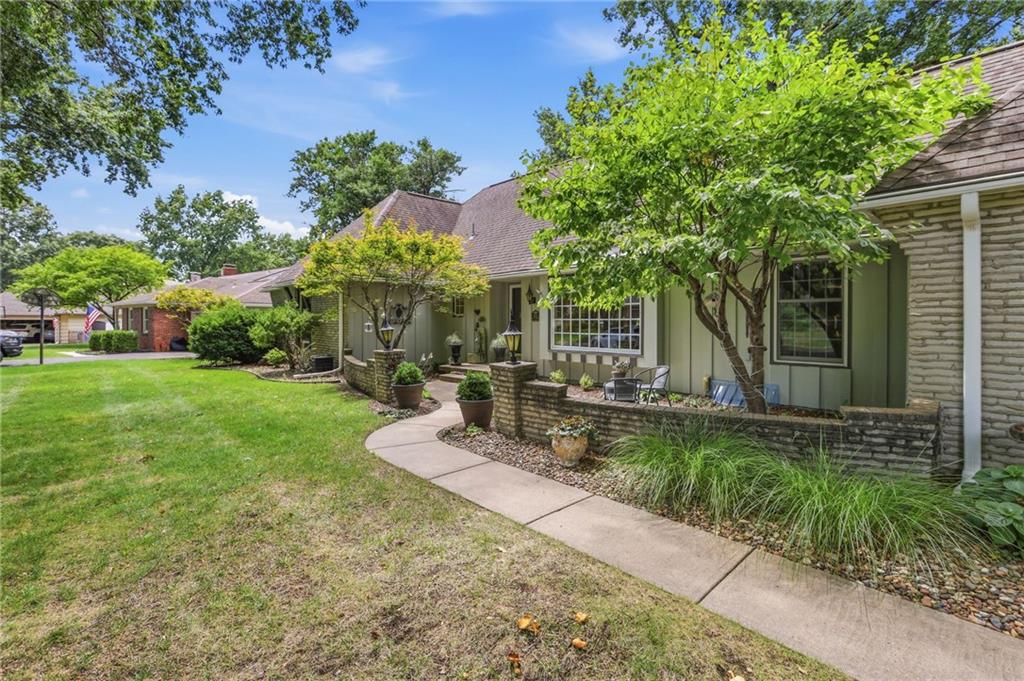 2nd image of 9970 Marty St, Overland Park, KS 66212 | MLS# 2635207