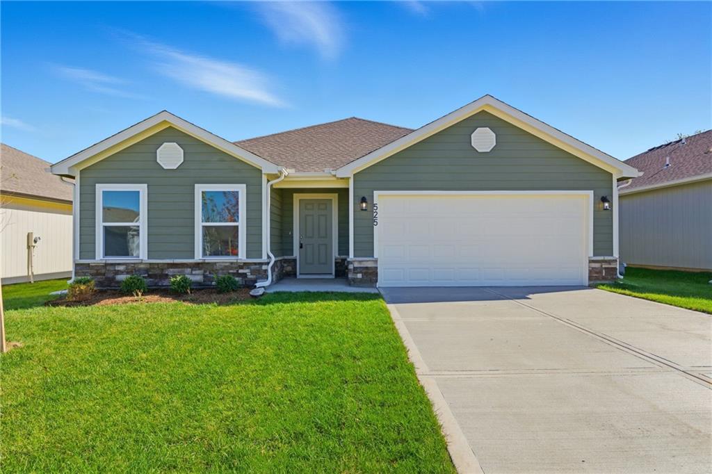 1st image of 826 N Pear St, Gardner, KS 66030 | MLS# 2635208