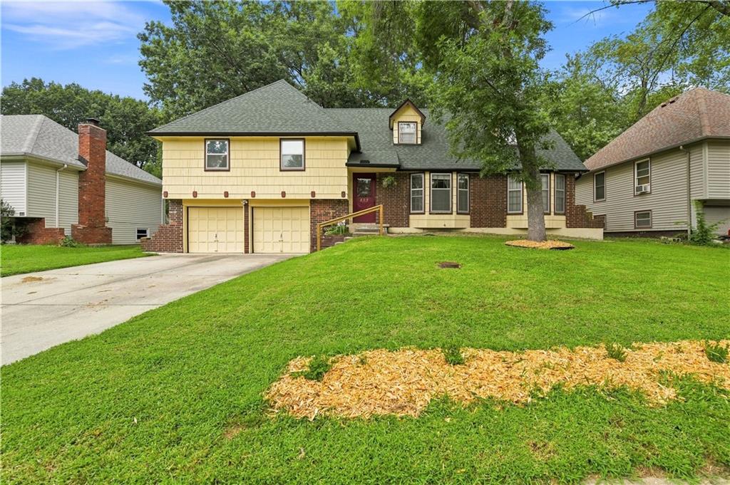2nd image of 209 Sw Victor Dr, Blue Springs, MO 64014 | MLS# 2635214