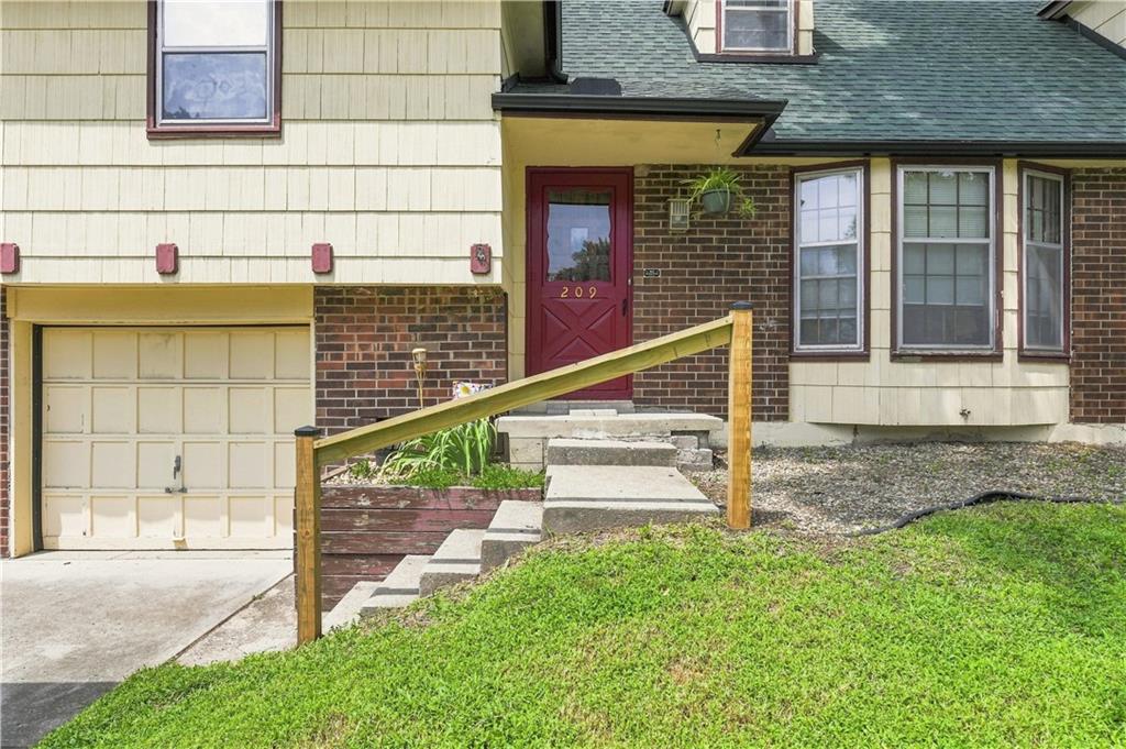 3rd image of 209 Sw Victor Dr, Blue Springs, MO 64014 | MLS# 2635214