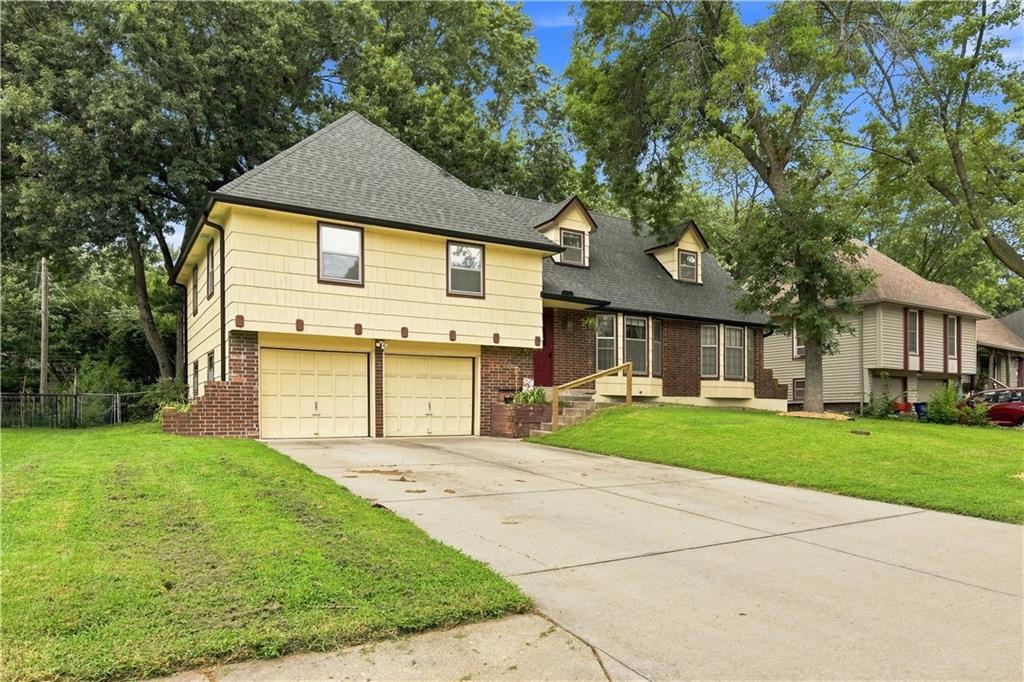 1st image of 209 Sw Victor Dr, Blue Springs, MO 64014 | MLS# 2635214