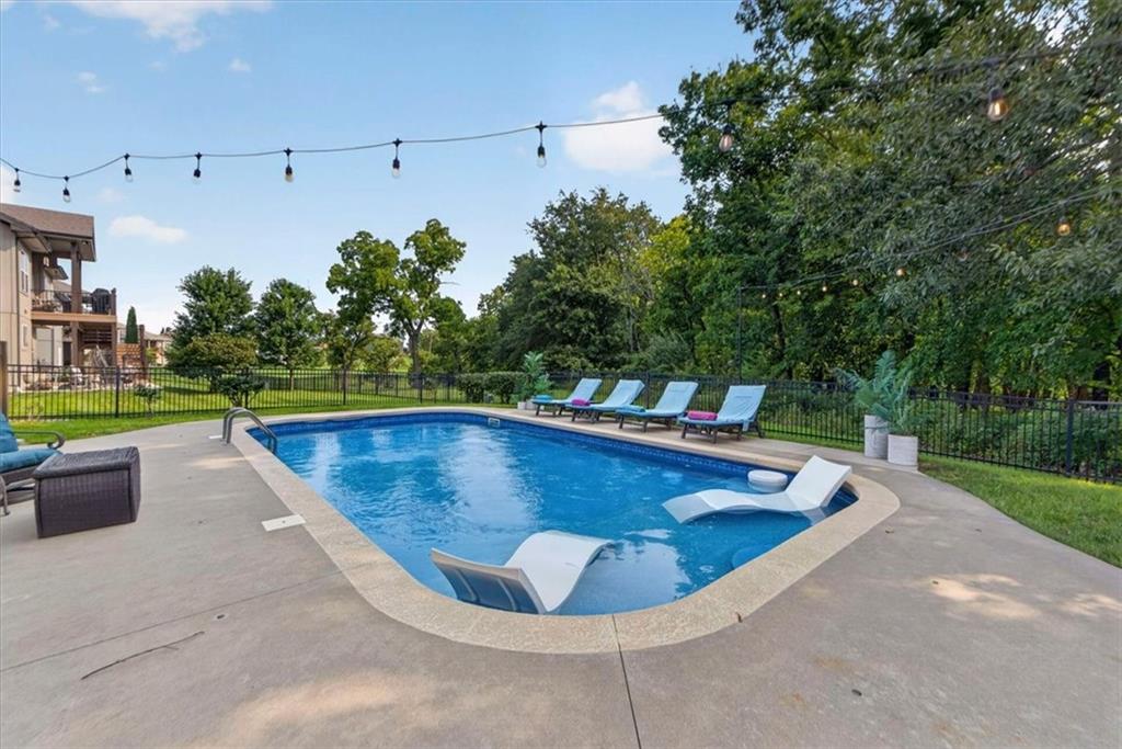 2nd image of 4705 Gateway Dr, Lee's Summit, MO 64064 | MLS# 2635243