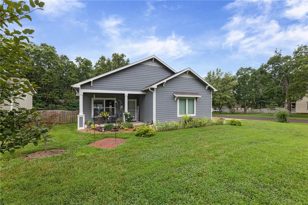 1st image of 819 Baker St, Baldwin City, KS 66006 | MLS# 2635260