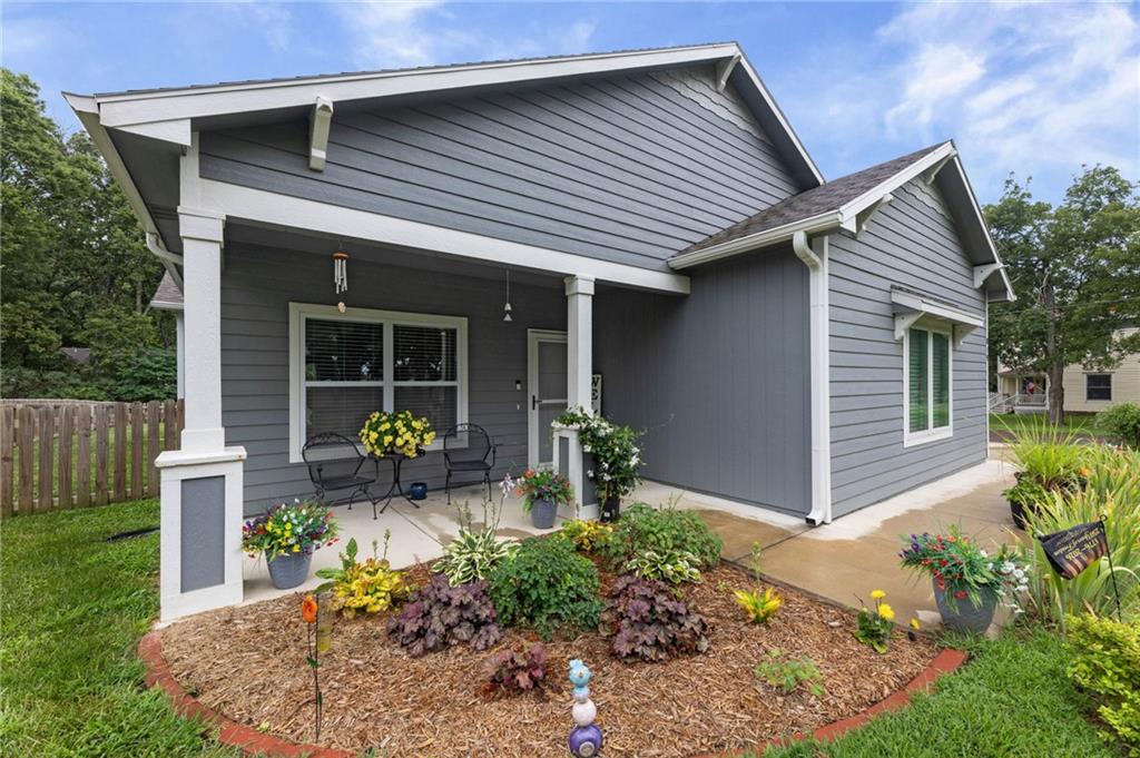 2nd image of 819 Baker St, Baldwin City, KS 66006 | MLS# 2635260