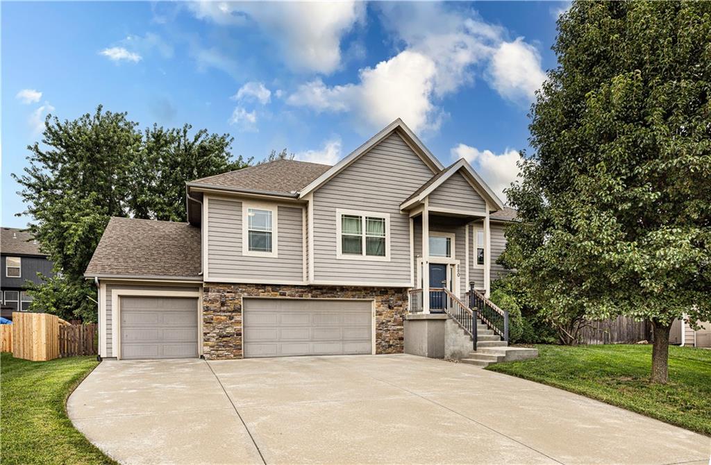 1st image of 880 N Alder St, Gardner, KS 66030 | MLS# 2635268