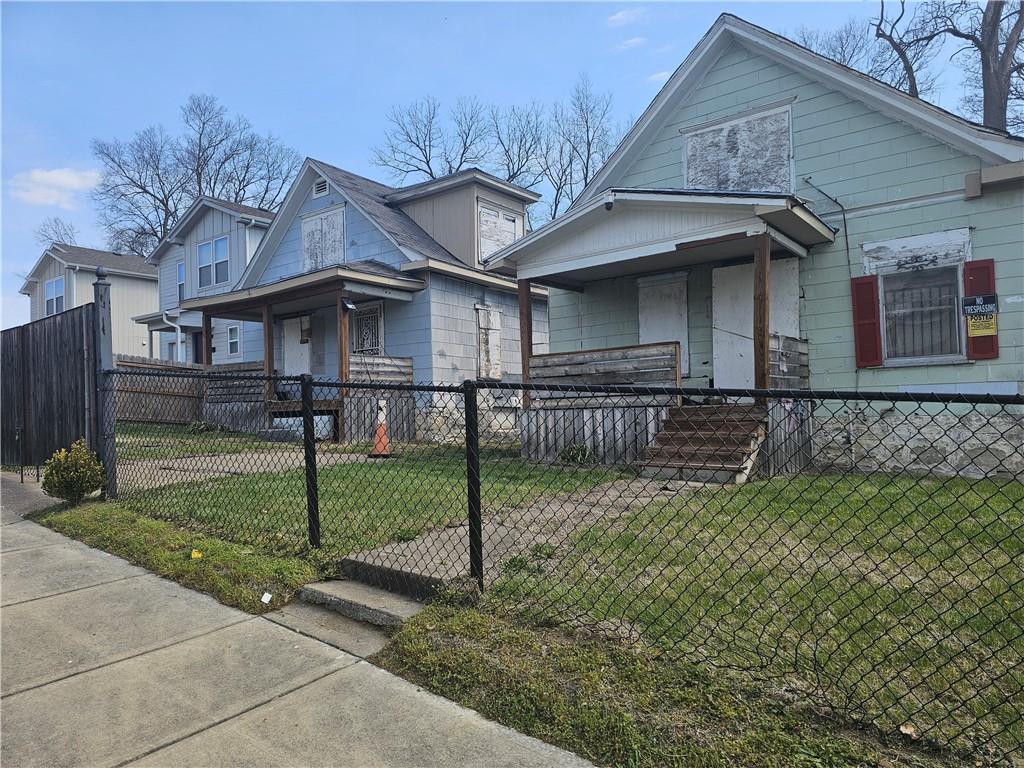 1st image of 3923,3925,3931 Park Ave, Kansas City, MO 64130 | MLS# 2635272