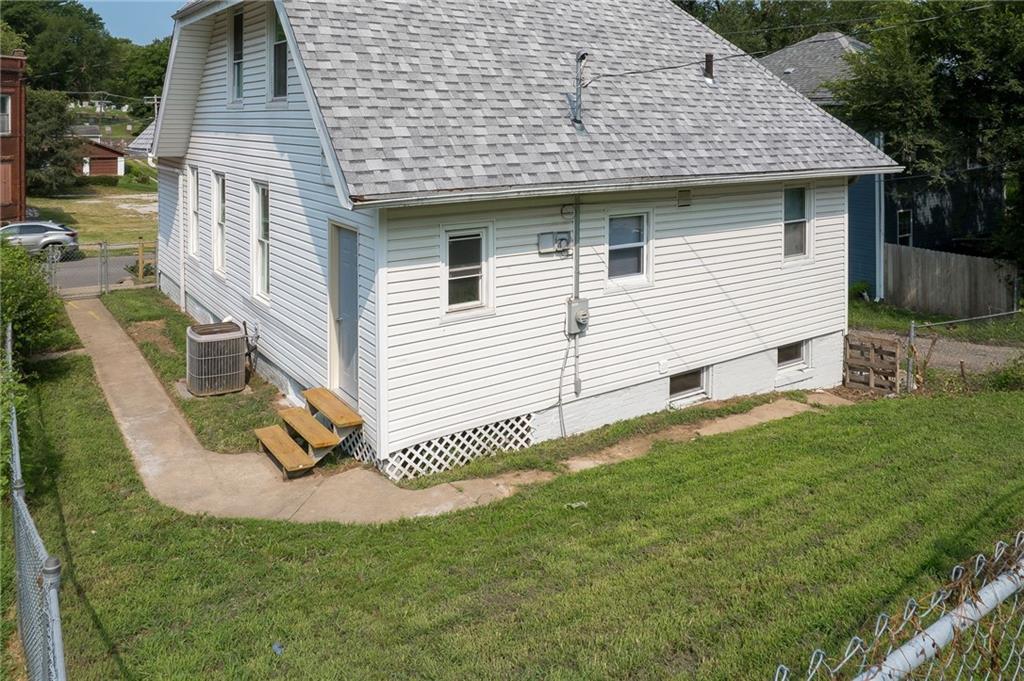 5th image of 1111 N 18Th St, Saint Joseph, MO 64501 | MLS# 2635299