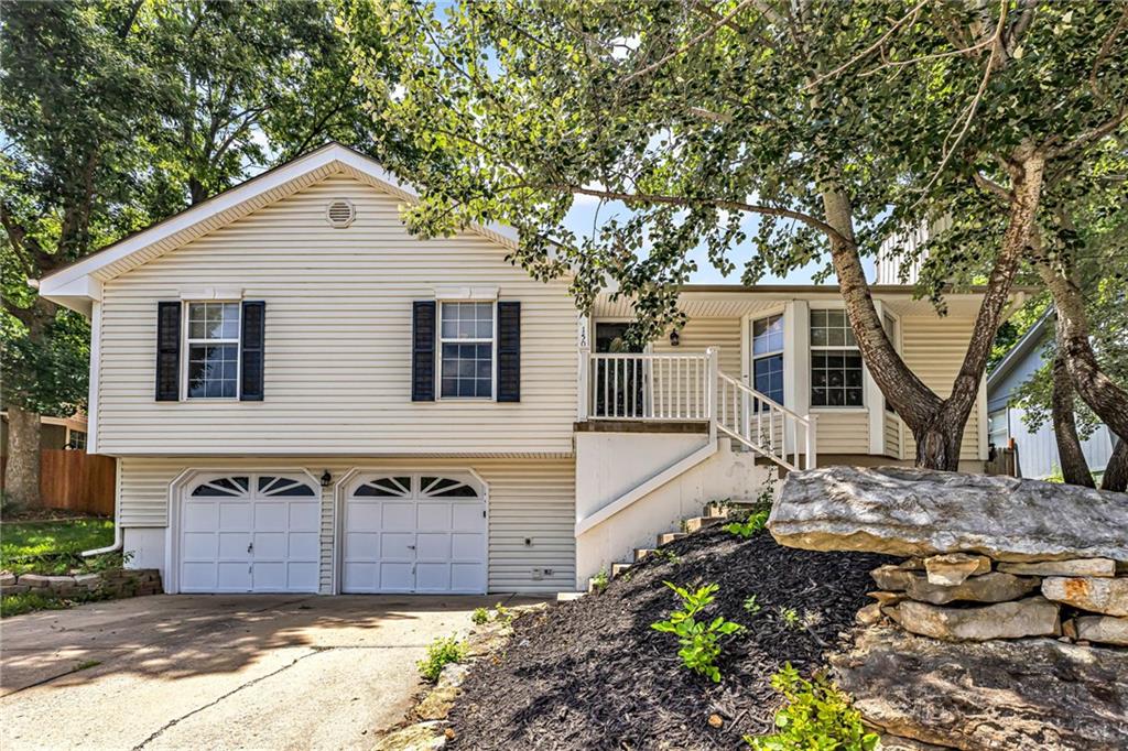 1st image of 1504 Ne Auburn Dr, Lees Summit, MO 64086 | MLS# 2635304