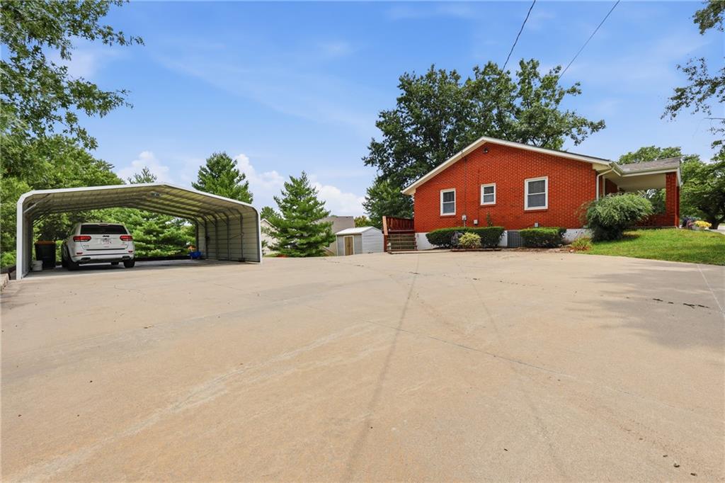 4th image of 9404 Ne Cookingham Dr, Kansas City, MO 64157 | MLS# 2635311