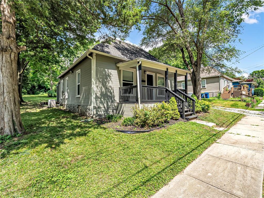 2nd image of 510 N Grover St, Liberty, MO 64068 | MLS# 2635316