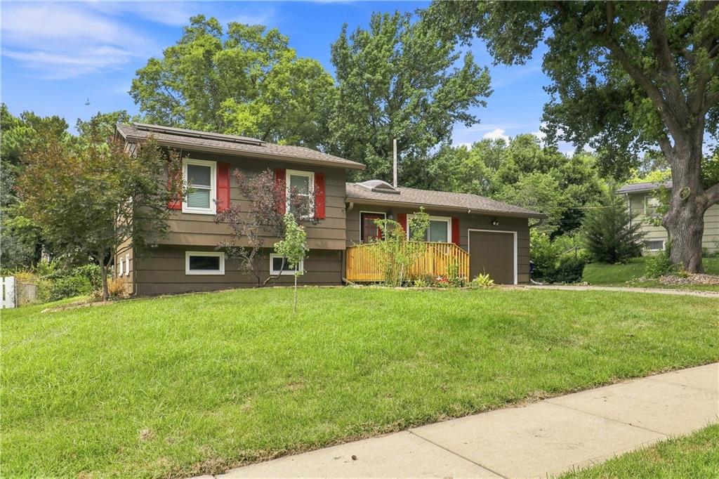 2nd image of 7310 Stearns St, Shawnee, KS 66203 | MLS# 2635327