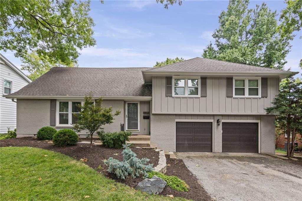 1st image of 9439 Connell Dr, Overland Park, KS 66212 | MLS# 2635336