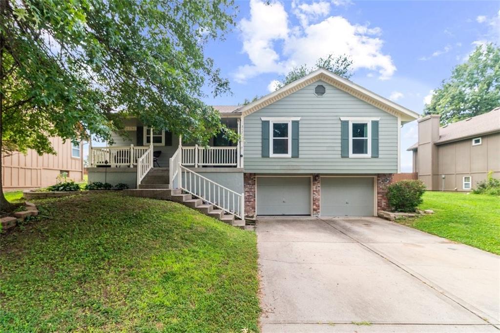 2nd image of 2121 Nw Hidden Pointe Ct, Blue Springs, MO 64015 | MLS# 2635341