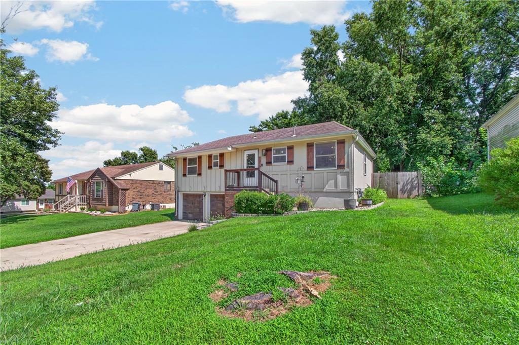 2nd image of 1216 Nw Somerset Ct, Blue Springs, MO 64015 | MLS# 2635345