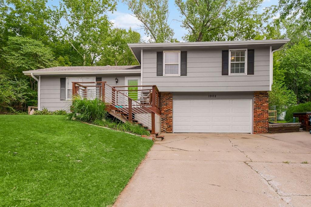 1st image of 1902 Melholland Rd, Lawrence, KS 66047 | MLS# 2635348