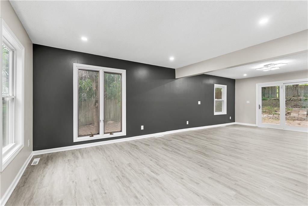 4th image of 7232 N Monroe Ave, Kansas City, MO 64119 | MLS# 2635359