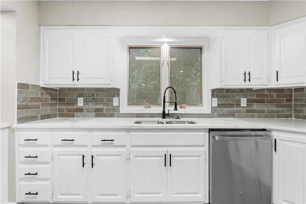 1st image of 7232 N Monroe Ave, Kansas City, MO 64119 | MLS# 2635359