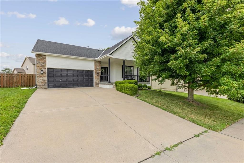 2nd image of 3901 Nw Old Stagecoach Rd, Kansas City, MO 64154 | MLS# 2635364