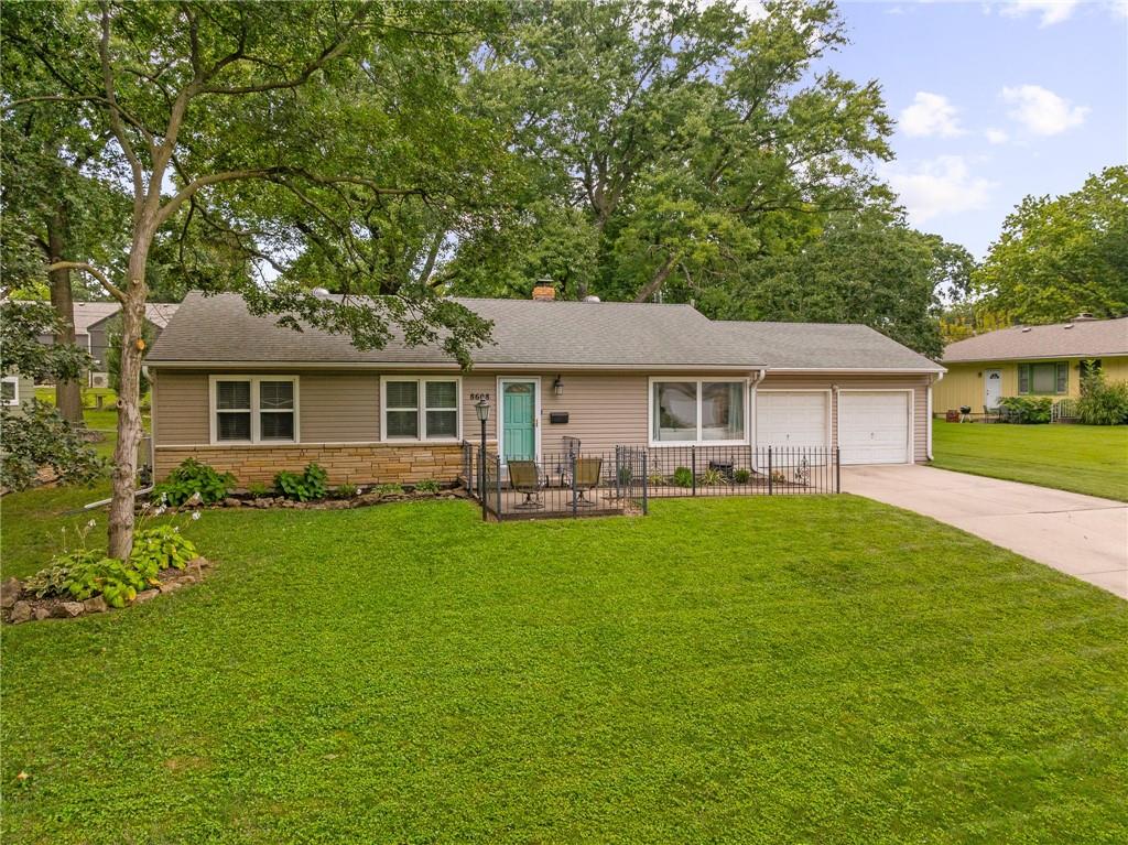 1st image of 8608 Belleview St, Kansas City, MO 64114 | MLS# 2635375