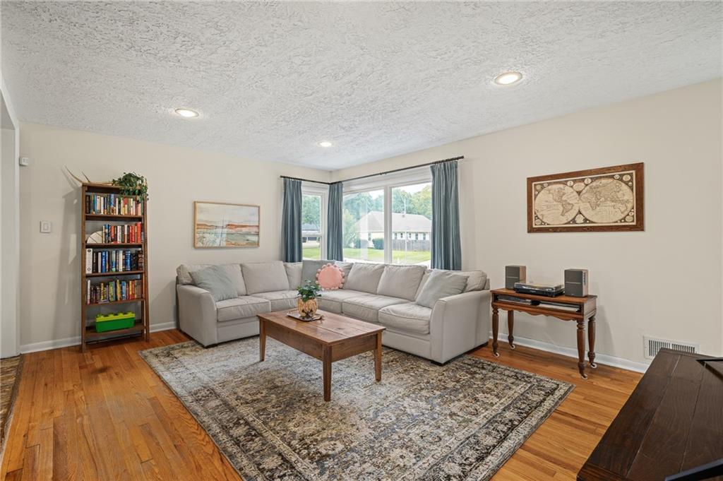 5th image of 8608 Belleview St, Kansas City, MO 64114 | MLS# 2635375