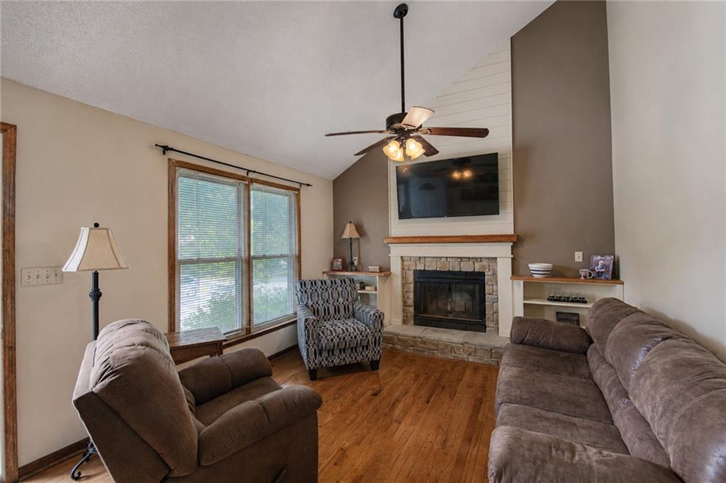 3rd image of 11216 N Donnelly Ave, Kansas City, MO 64157 | MLS# 2635413