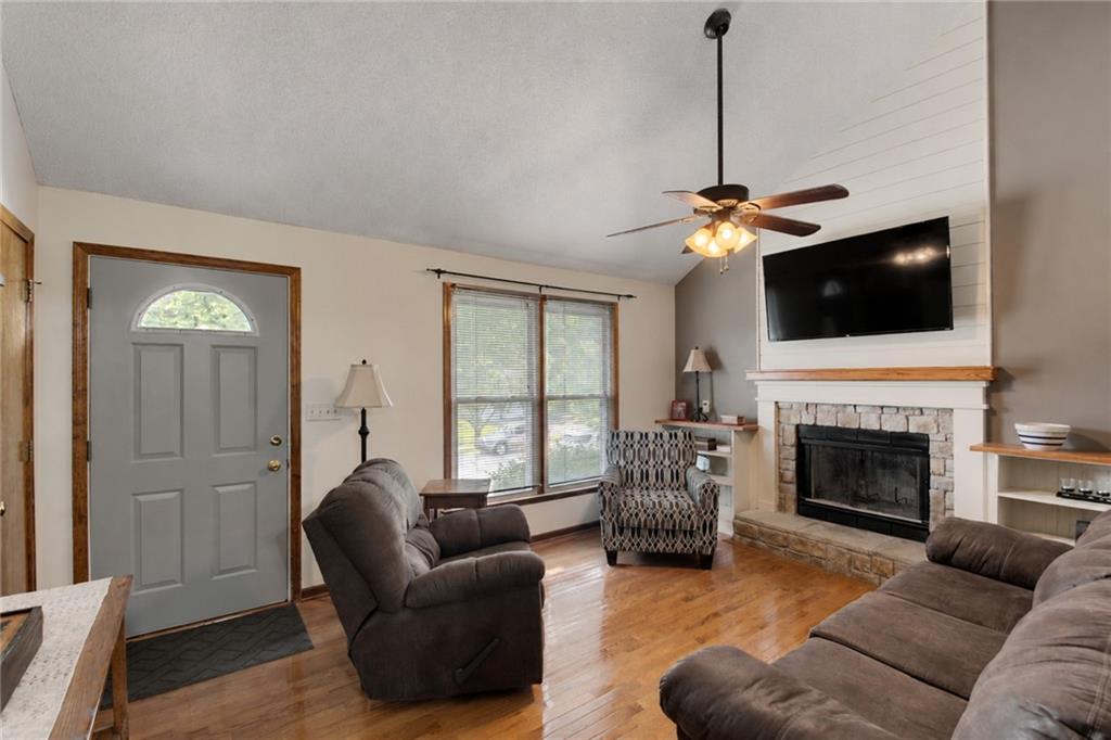 4th image of 11216 N Donnelly Ave, Kansas City, MO 64157 | MLS# 2635413