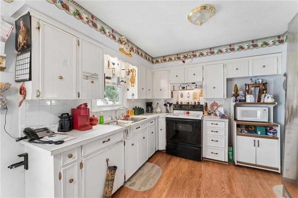 3rd image of 9812 Hillcrest Rd, Kansas City, MO 64134 | MLS# 2635432