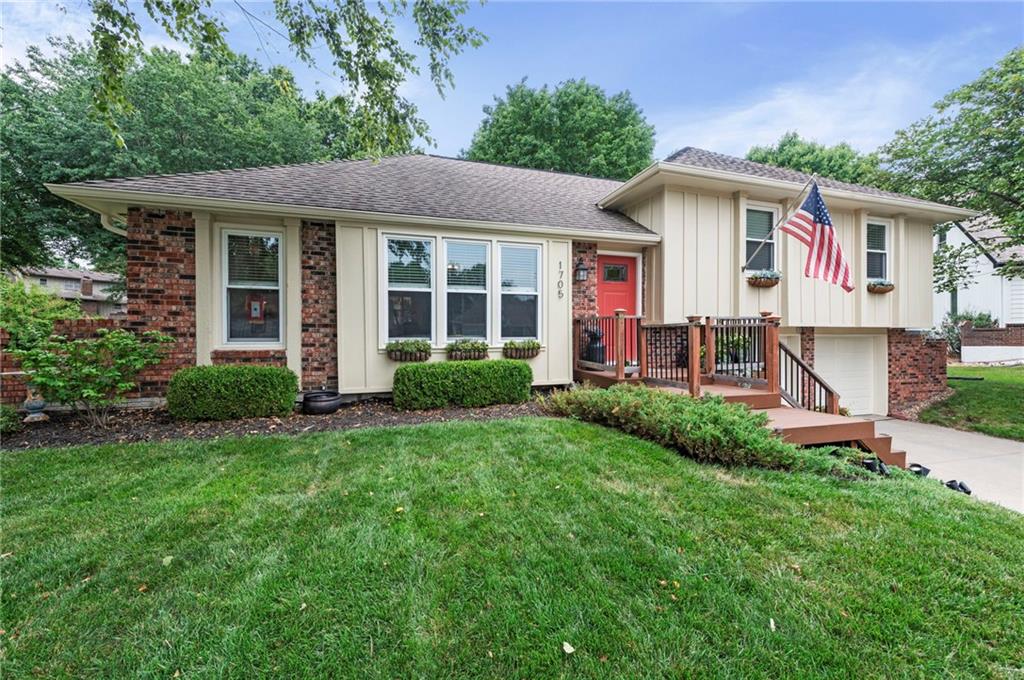 3rd image of 1705 Ne Pine Cir, Blue Springs, MO 64014 | MLS# 2635433