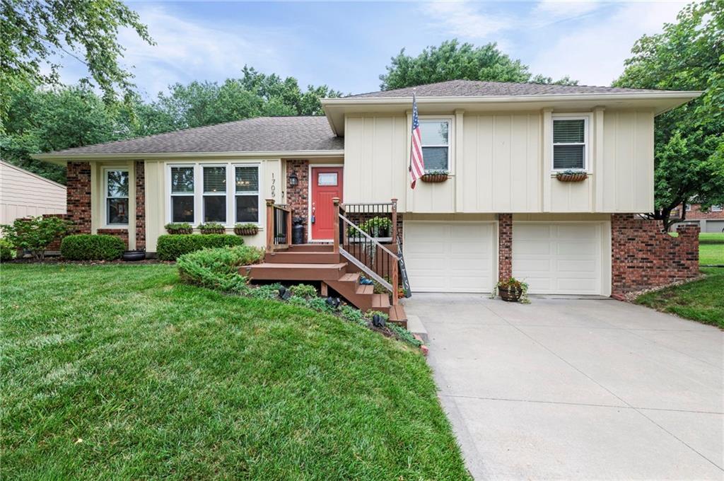 1st image of 1705 Ne Pine Cir, Blue Springs, MO 64014 | MLS# 2635433