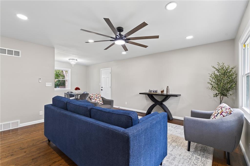 5th image of 3016 Porter Rd, Independence, MO 64055 | MLS# 2635463