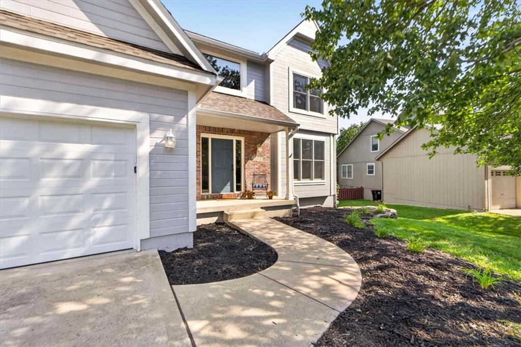 4th image of 1037 Sw Sunflower Dr, Lees Summit, MO 64081 | MLS# 2635478