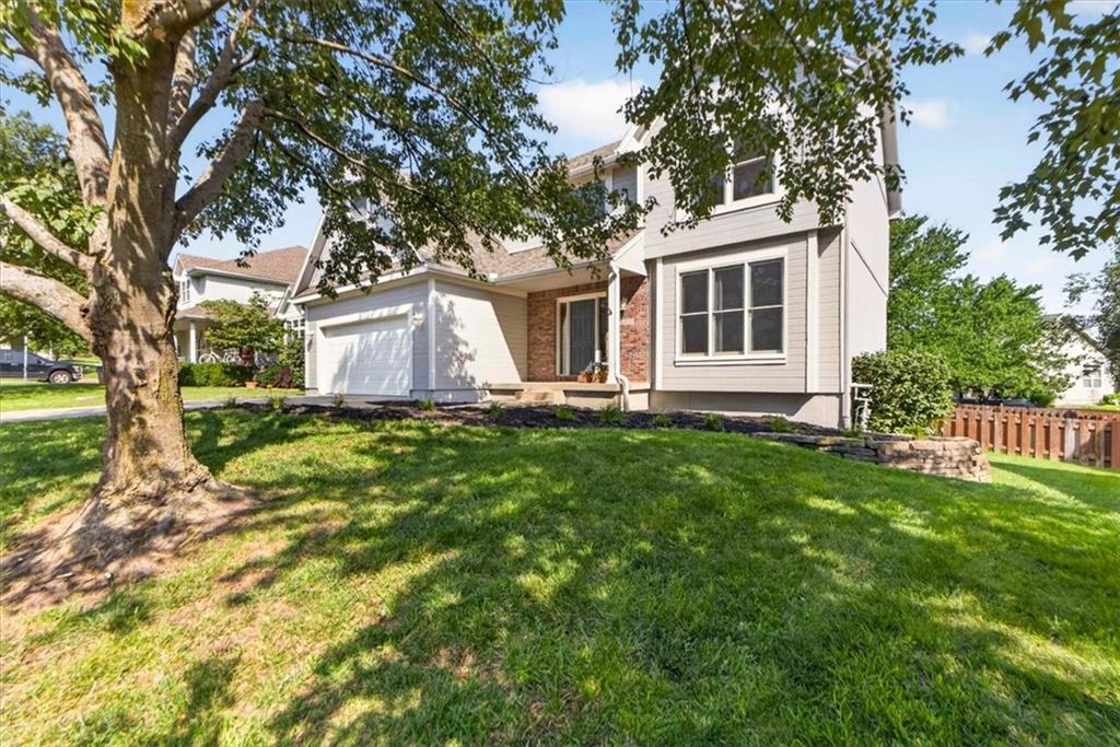 3rd image of 1037 Sw Sunflower Dr, Lees Summit, MO 64081 | MLS# 2635478