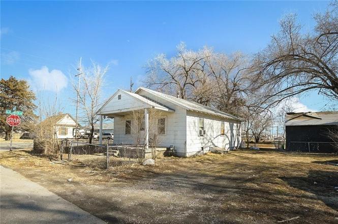 2nd image of 1047 N Agnes Ave, Kansas City, MO 64120 | MLS# 2635483