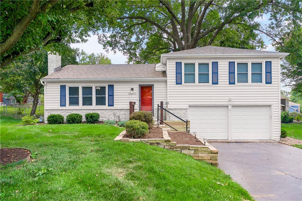 1st image of 10200 Outlook Dr, Overland Park, KS 66207 | MLS# 2635496