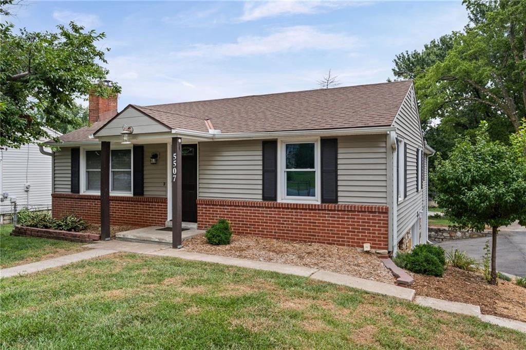 2nd image of 5507 Cody St, Shawnee, KS 66203 | MLS# 2635565