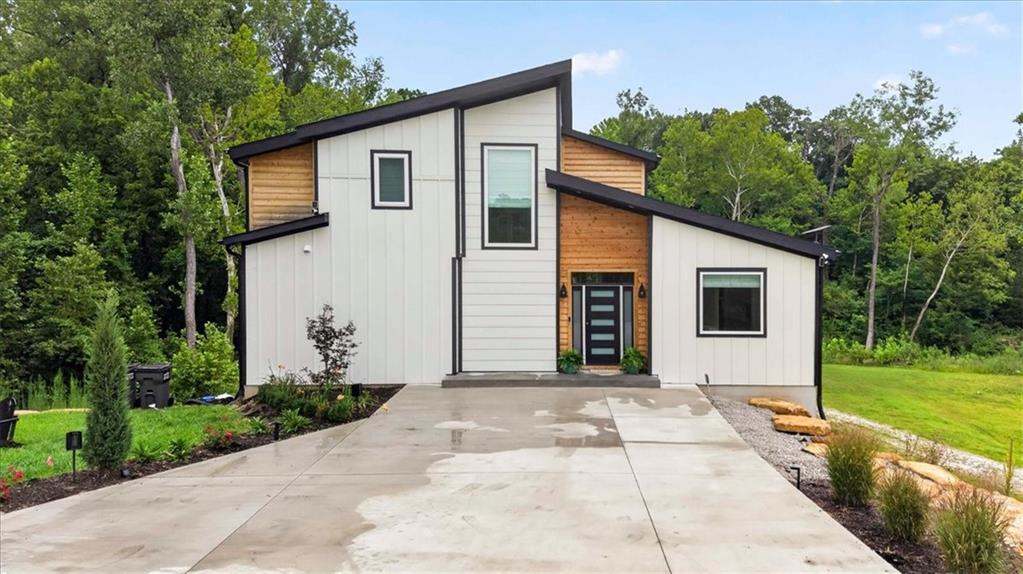 1st image of 8395 Nw Baker Cir, Kansas City, MO 64153 | MLS# 2635597