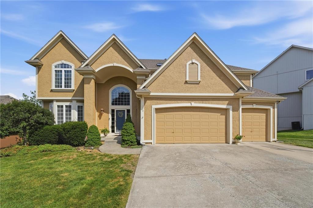 2nd image of 172 Ne Hidden Ridge Ln, Lees Summit, MO 64064 | MLS# 2635604